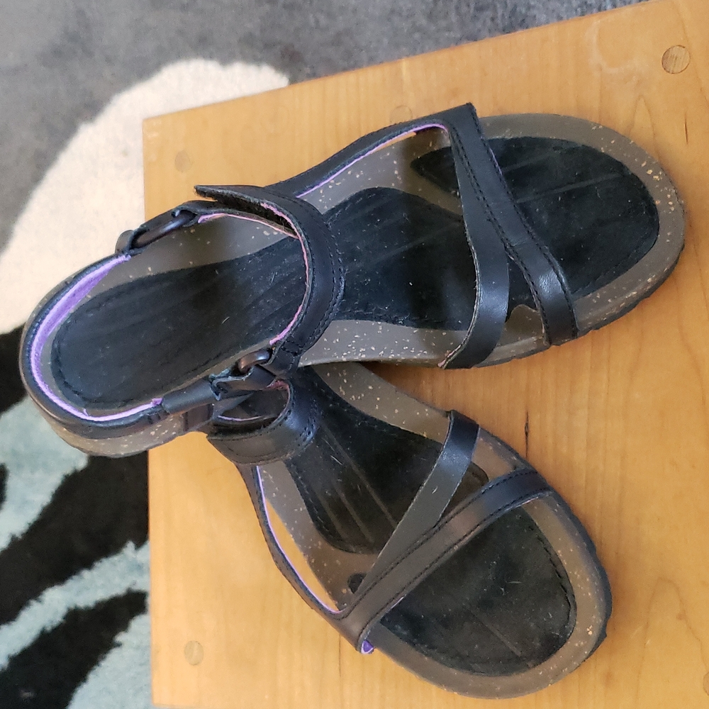 Teva Cabrillo sandals, Size 6 in black.